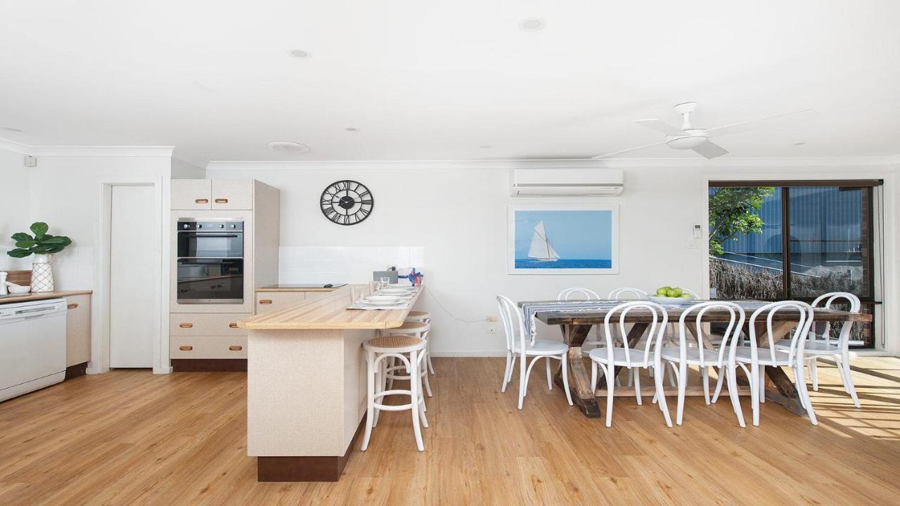 Dutchie'S Dream - Glorious Views And Opposite Dutchies Beach Nelson Bay Exterior photo